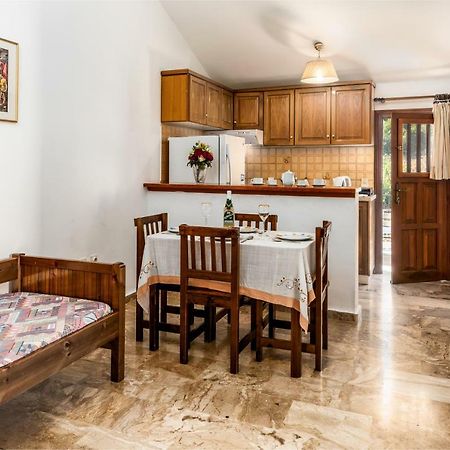 Areti Apartments Порос Екстер'єр фото