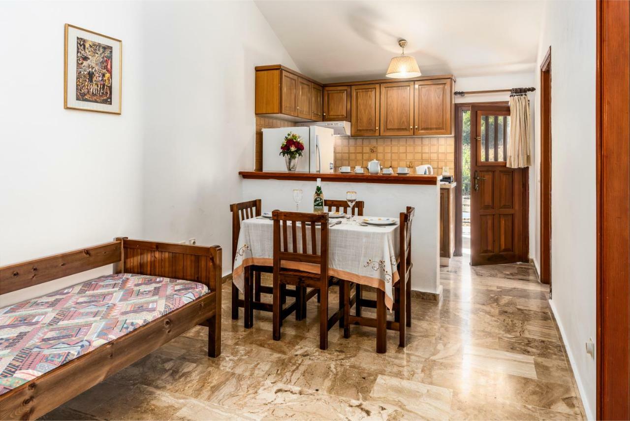 Areti Apartments Порос Екстер'єр фото