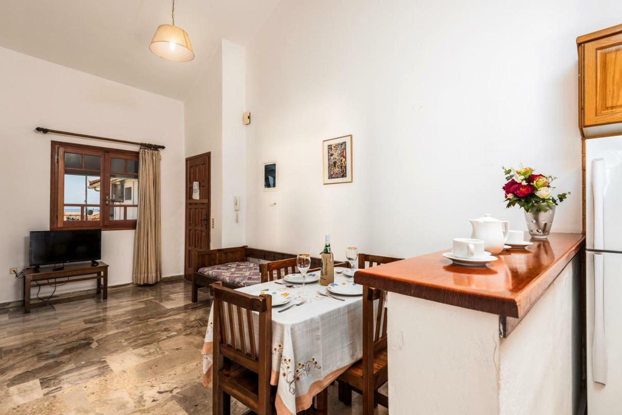 Areti Apartments Порос Екстер'єр фото